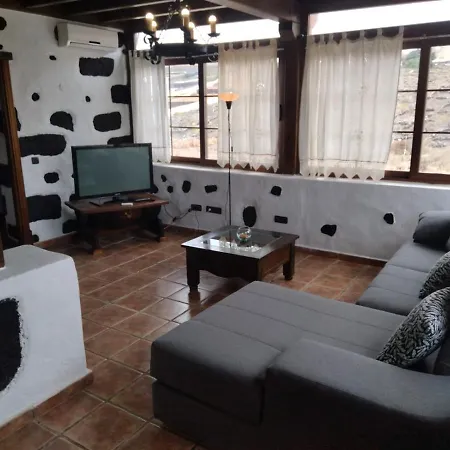 Villa Lanzarote Casa Volcanica-anclada Sobre La Lava Del Volcan *