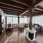 Lanzarote Casa Volcanica-anclada Sobre La Lava Del Volcan * Montana Blanca
