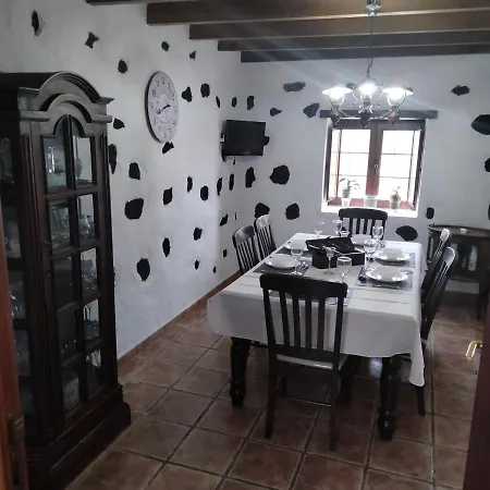 Villa Lanzarote Casa Volcanica-anclada Sobre La Lava Del Volcan