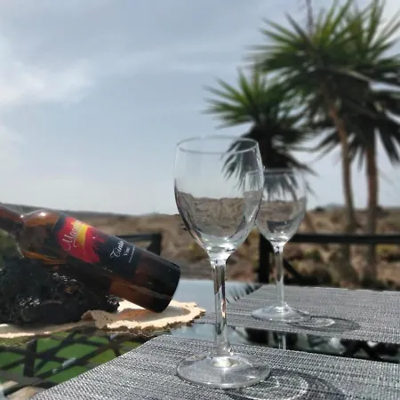 Lanzarote Casa Volcanica-anclada Sobre La Lava Del Volcan Villa Montana Blanca