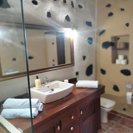 Villa Lanzarote Casa Volcanica-anclada Sobre La Lava Del Volcan *