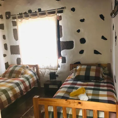 Villa Lanzarote Casa Volcanica-anclada Sobre La Lava Del Volcan