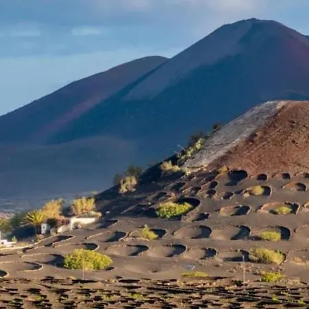 Lanzarote Casa Volcanica-anclada Sobre La Lava Del Volcan Villa *