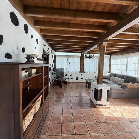 Villa Lanzarote Casa Volcanica-anclada Sobre La Lava Del Volcan *