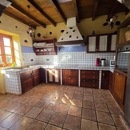 Lanzarote Casa Volcanica-anclada Sobre La Lava Del Volcan Villa *