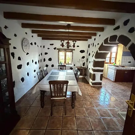 Villa Lanzarote Casa Volcanica-anclada Sobre La Lava Del Volcan *