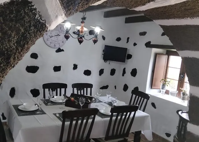 Lanzarote Casa Volcanica-anclada Sobre La Lava Del Volcan Vila