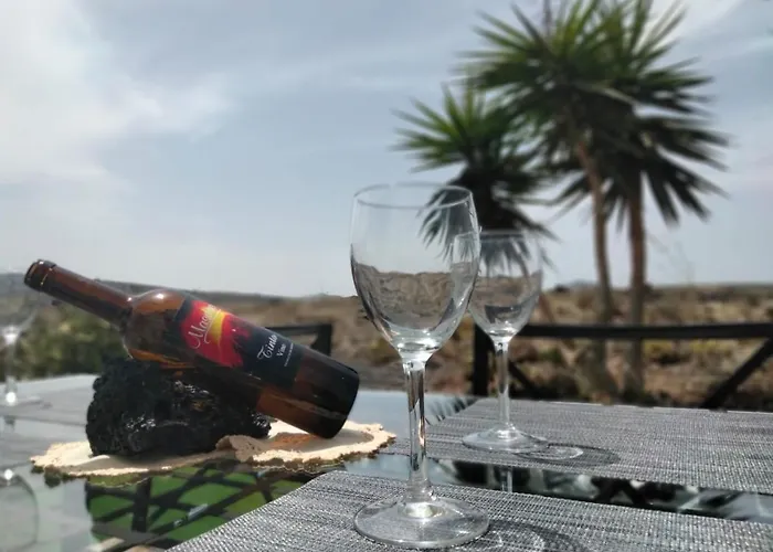 Lanzarote Casa Volcanica-anclada Sobre La Lava Del Volcan Vila Montana Blanca