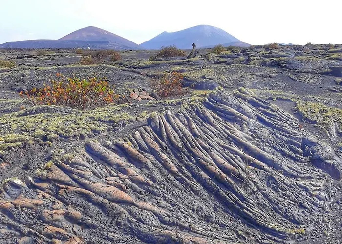 Lanzarote Casa Volcanica-anclada Sobre La Lava Del Volcan