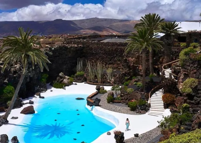 Lanzarote Casa Volcanica-anclada Sobre La Lava Del Volcan Vila Montana Blanca